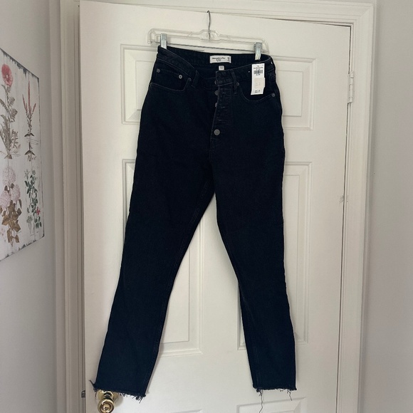 Tall/Long 28L Abercrombie Curve Love - The Skinny High Rise Jean in Black - Picture 1 of 5